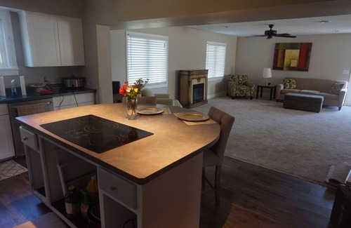 Urbandale House | HUGE 9 Bedroom 4 Bathroom with Pool and 3 Acres for Space Away from Neighbors
