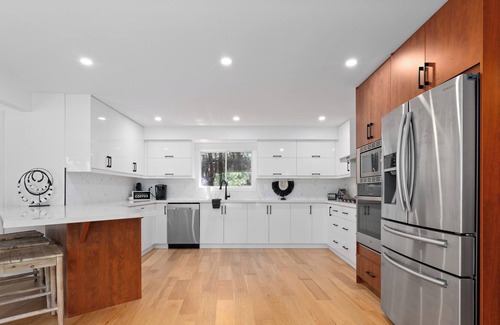 Innisfil House | Huge 9 bedroom home on Lake Simcoe