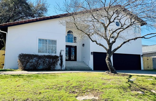 Austin House | HUGE BACKYARD! Family Friendly Home near Commons Ford Lake Park!