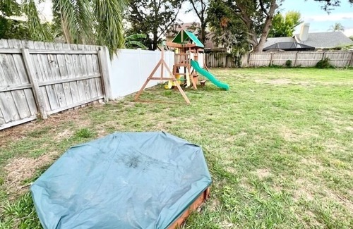 Fawn Ridge House | HUGE backyard/playground/pets are FREE!