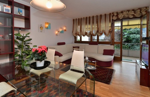 Trento Apartment | Huge Balcony | Mountain View | 2 free parking | Library | Jacuzzi