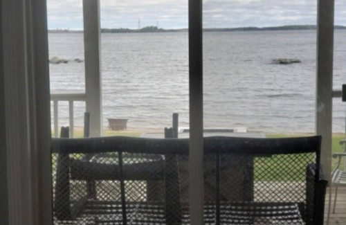 International Falls House | Huge beach front family-friendly dream house