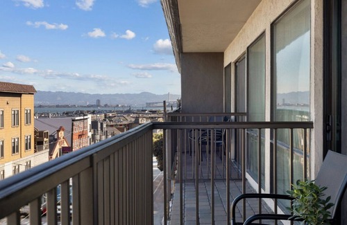 Russian Hill Condo | Huge discount! Watch Blue Angel Air Show in golden October!