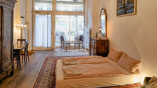Schoeneberg Apartment | Huge-Elegant-Art 5 Beds Flat in Schöneberg