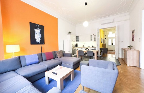 Erzsebetvaros Apartment | Huge family friendly 2br Central Apartment with A/C, crib - Deco House