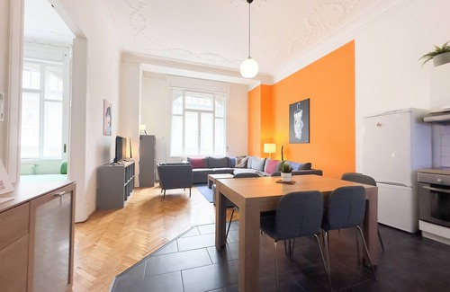 Erzsebetvaros Apartment | Huge family friendly 2br Central Apartment with A/C, crib - Deco House