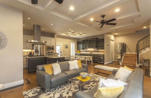 Central East Austin House | Huge Home in Downtown ATX/Large Groups Welcome/Walk Everywhere!
