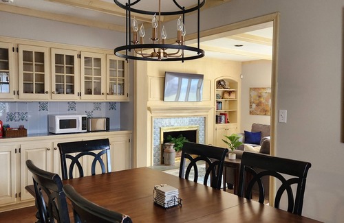Hutchinson House | Huge home in Hyde Park blocks away from KS State Fair