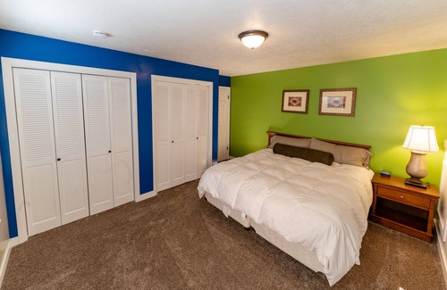 Bountiful House | Huge Home in Quiet Neighborhood 3,000+ Sq. Ft.