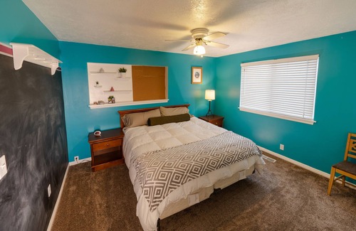 Bountiful House | Huge Home in Quiet Neighborhood 3,000+ Sq. Ft.
