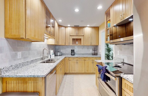 Ringling Estates House | Huge Home with Pool, Home Office, & Sunroom | Walk to Lido Beach