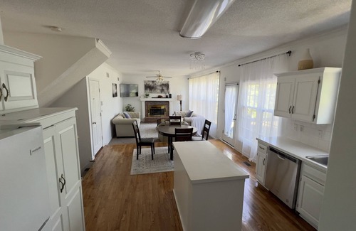 Olathe House | Huge house 4BR, 3 Bath with High Speed Wifi