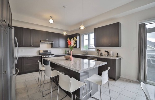 York Regional Municipality House | Huge House with Free Parking for Cars and Boats