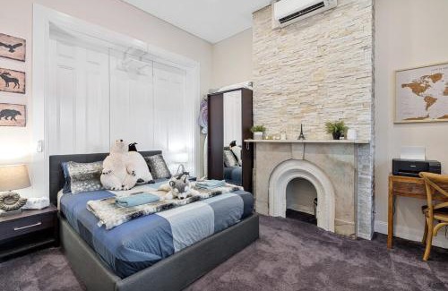 Surry Hills House | Huge, Inner Sydney City 5 Bed Mansion, Near Opera House - 7 mins