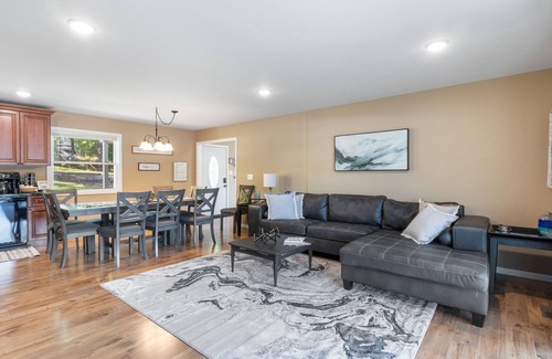 Versailles House | Huge Lakefront Yard, Private Dock - Amazing Views!