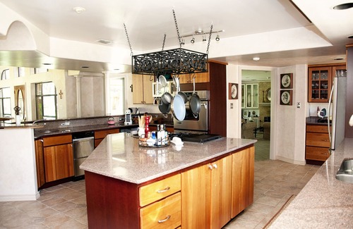 Uvalde House | Huge Luxury Home including 3 Beautiful Cottages only 20 min drive to Concan,TX