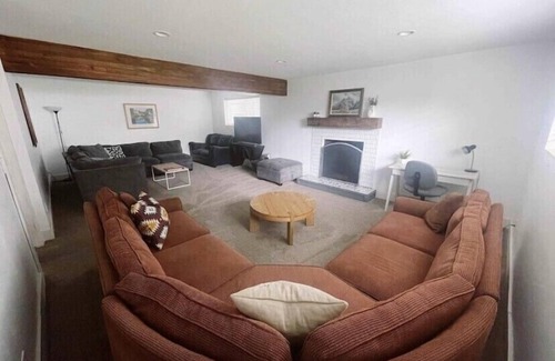 Murray House | HUGE mother in law apartment in PRIME location