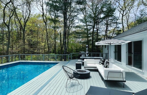 East Hampton North House | Huge pool, 4b,3.5b, outdoor shower, 2mi to beach, 1Gig wifi