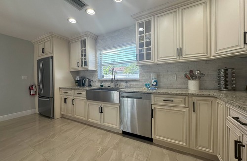 Clearwater House | HUGE POOL/LANAI-DART BOARD-NEAR BEACH/BOTANICAL GARDEN/LAKE/PARKS/SHOPPING MALL!