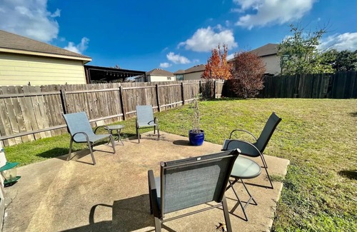 McKinney House | Huge Renovated Home + Yard Close to DT & Airportn