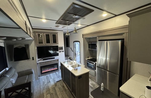 Lowndesville House | Huge RV-Lake Russel & Lake Secession Camplife - Hunting and Fishing Playground