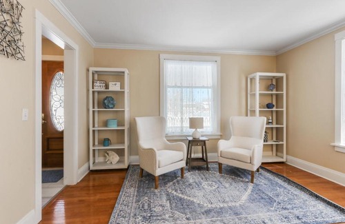 Lake Geneva House | HUGE Sleep 18 walk to lake/downtown pets OK