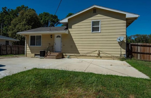Berwick House | Huge & Spacious 4BR Home in the heart of DSM