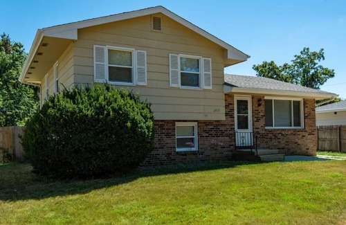 Berwick House | Huge & Spacious 4BR Home in the heart of DSM