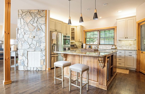 Lake Lure Cabin | Huge Spacious Cabin On the Lake. Mountain/Lake views