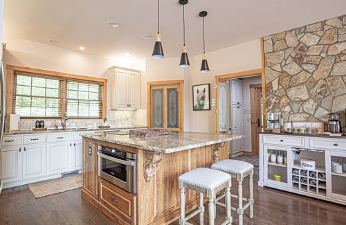 Lake Lure Cabin | Huge Spacious Cabin On the Lake. Mountain/Lake views