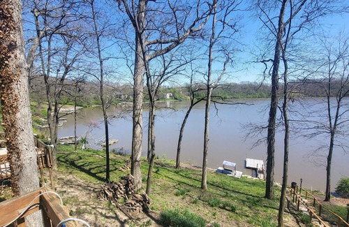 Danville House | Huge Summer Lake House! On the Water! Sleeps 12. 5BR/4BA. Canoes, Kayaks & more!