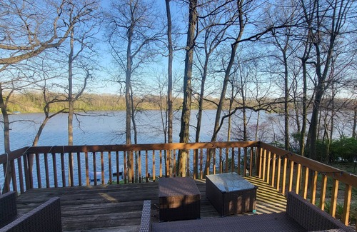 Danville House | Huge Summer Lake House! On the Water! Sleeps 12. 5BR/4BA. Canoes, Kayaks & more!