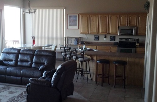 Greenehaven House | Huge Views Huge Home 5 BDRM Unobstructed View of Lake Powell Secluded Quiet
