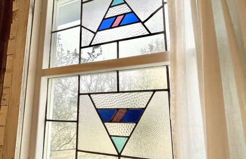 Fredericksburg House | Huge Views/Quiet/Nature/Outdoor Tub - The Stained Glass Palace