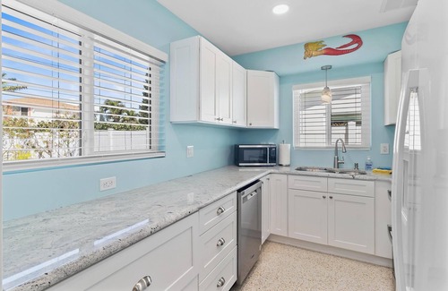 Bay Esplanade House | Hugh DISCOUNTS remaining Aug/Fall dates MARGARITAVILLE Pool Home ClearwaterBeach