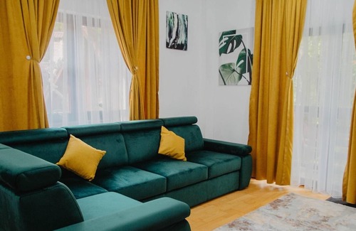 Sinaia Apartment | HugoMountain apartament is waiting for you to discover the beauty of the nature.