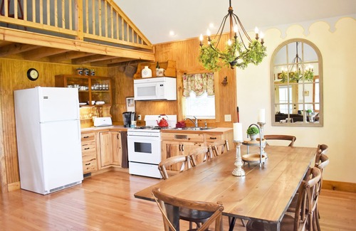 Ore City Cottage | Huguenot Lakefront Storybook Cottage