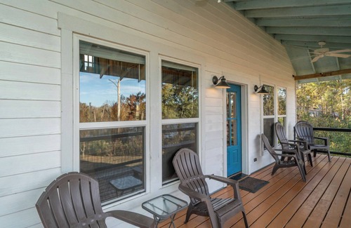 Ore City Cottage | Huguenot Lakeside Cottage, 2-bedroom Plus Loft on Lake O' the Pines