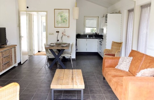 Krachtighuizen House | Huinerhofje 2, Vrijstaand, Rustig Gelegen op Privéparkje aan Bosrand van Putten