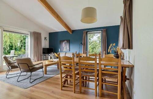 Grou House | Huis Specht is perfect voor vakantie nabij meer en tuin op zuiden