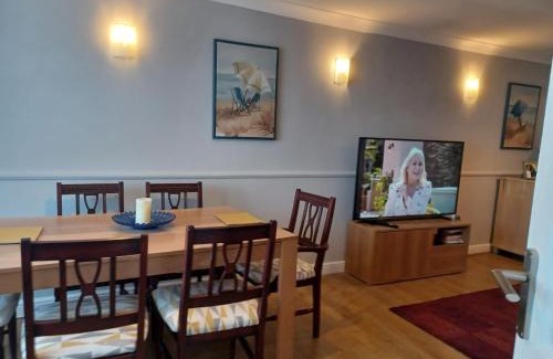 Dunstable House | Huku Kwetu Melo House, A 4 Bedroomed House with Strong Double and King-size Beds Suitable for Builders and Contractors