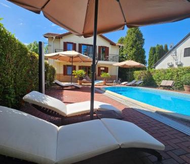 Balatonmariafurdo Bed & Breakfast | Hullám Villa B&B