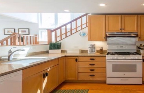 West Tisbury House | Humble Abode/Charming Cottage Near Long point Beach