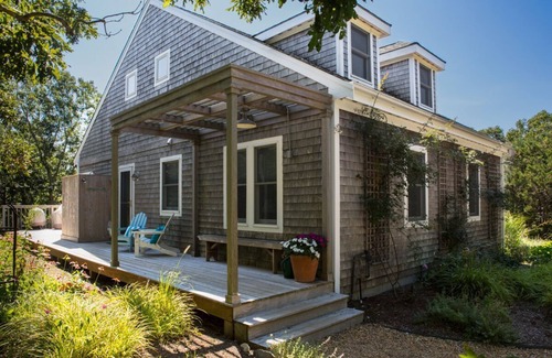 West Tisbury House | Humble Abode/Charming Cottage Near Long point Beach
