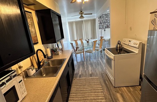 San Lorenzo House | Humble Abode near Oak Intl. Airport