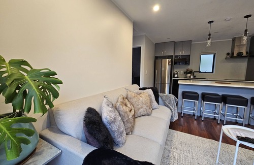 Kelston House | Humble Abode