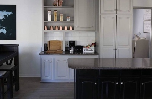 Saint Elmo House | Humble House 3 bedroom 2 bath w/outdoor lounge