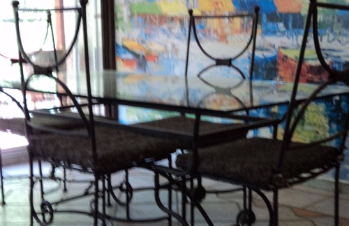 Sainte-Ann-des-Lacs House | Hummingbird House
