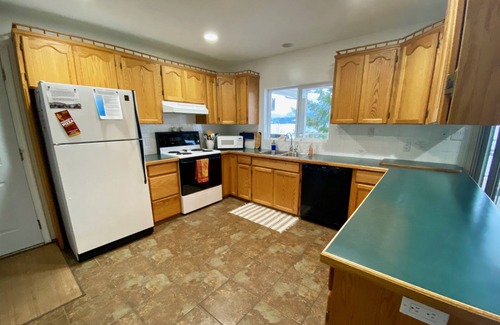 Blind Bay Condo | Hummingbird Bay Lake Shore Getaway
