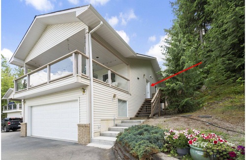 Blind Bay Condo | Hummingbird Bay Lake Shore Getaway